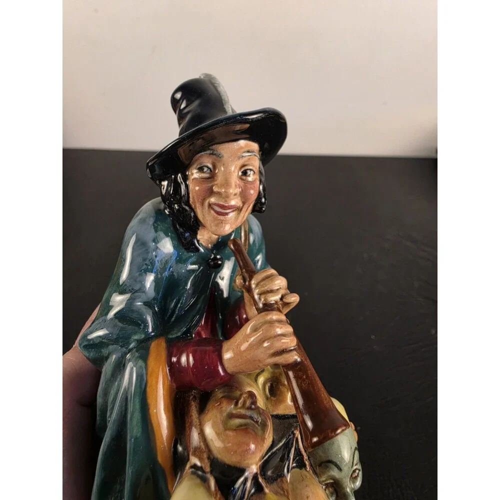 Vintage Royal Doulton HN 2103 
